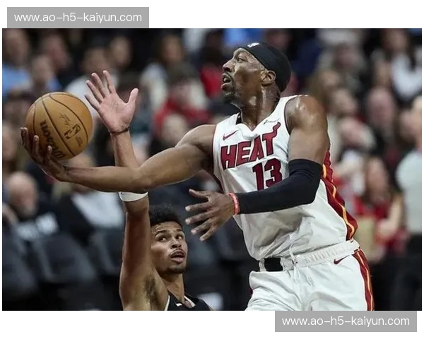 铁血之巅的红黑博弈：当迈阿密热火撞上芝加哥公牛，谁才是硬核篮球的终极代言？