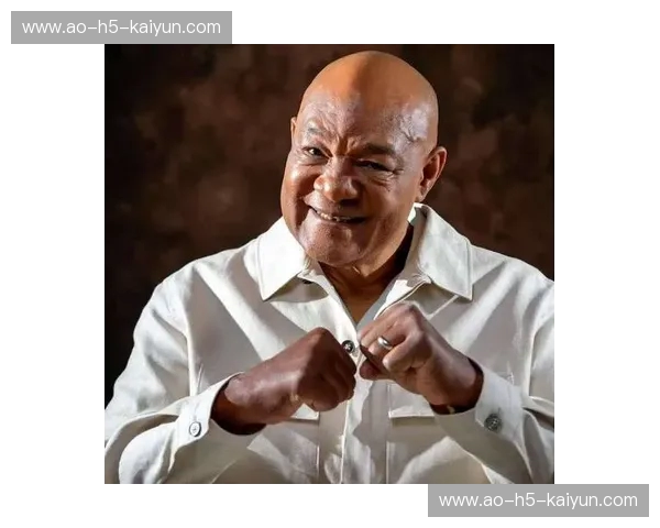 碎骨机与大提琴的博弈：如果福尔曼与刘易斯在巅峰相遇，谁才是真正的重量级之王？